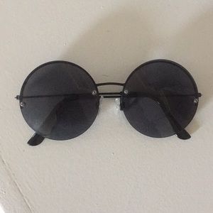 Round sun glasses